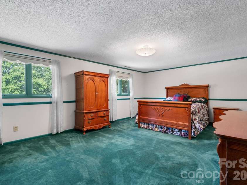 1335 36th Avenue Drive, Hickory, NC 28601.  MLS# CAR4404011, YatesRealty ID 38207. 