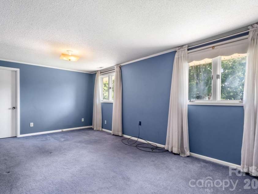1335 36th Avenue Drive, Hickory, NC 28601.  MLS# CAR4404011, YatesRealty ID 38207. 