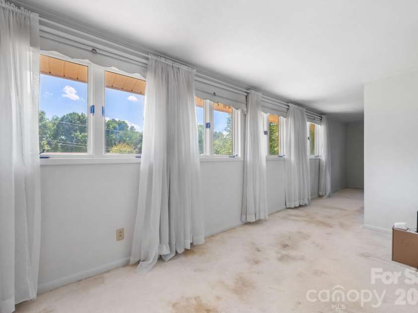 1335 36th Avenue Drive, Hickory, NC 28601.  MLS# CAR4404011, YatesRealty ID 38207. 