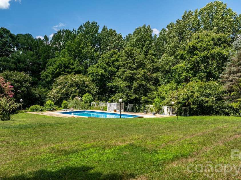1335 36th Avenue Drive, Hickory, NC 28601.  MLS# CAR4404011, YatesRealty ID 38207. 
