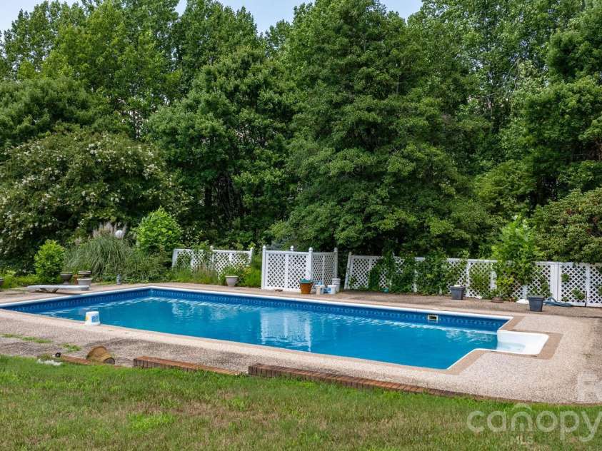 1335 36th Avenue Drive, Hickory, NC 28601.  MLS# CAR4404011, YatesRealty ID 38207. 