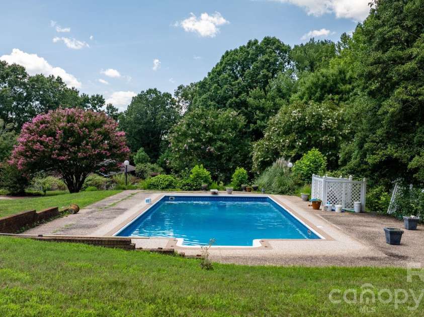 1335 36th Avenue Drive, Hickory, NC 28601.  MLS# CAR4404011, YatesRealty ID 38207. 