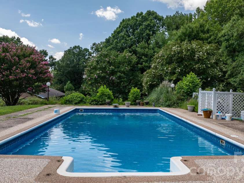 1335 36th Avenue Drive, Hickory, NC 28601.  MLS# CAR4404011, YatesRealty ID 38207. 