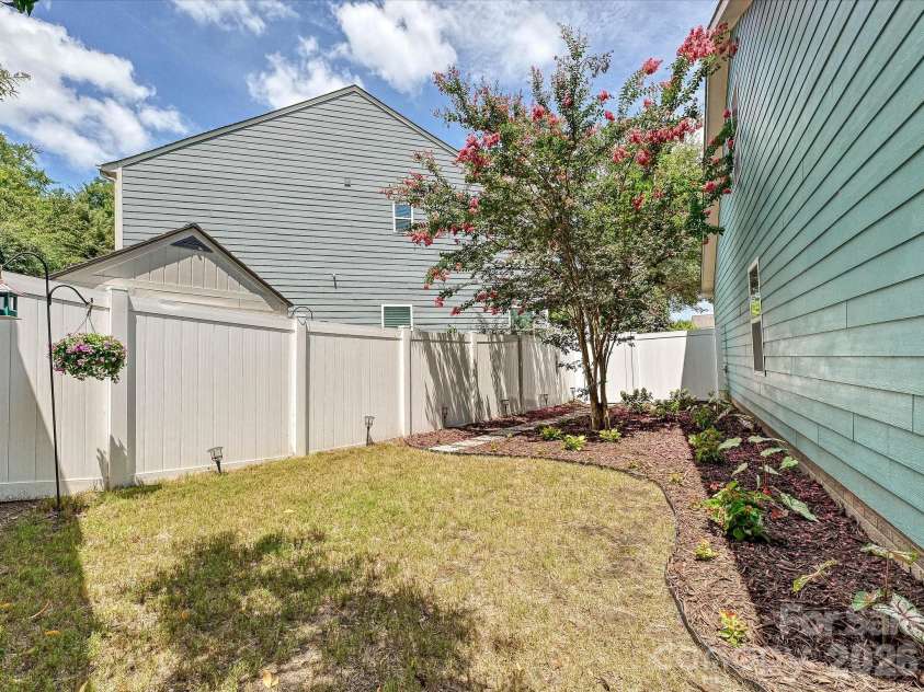 10333 Killogrin Way, Pineville, NC 28134.  MLS# CAR4404947, YatesRealty ID 38208. 