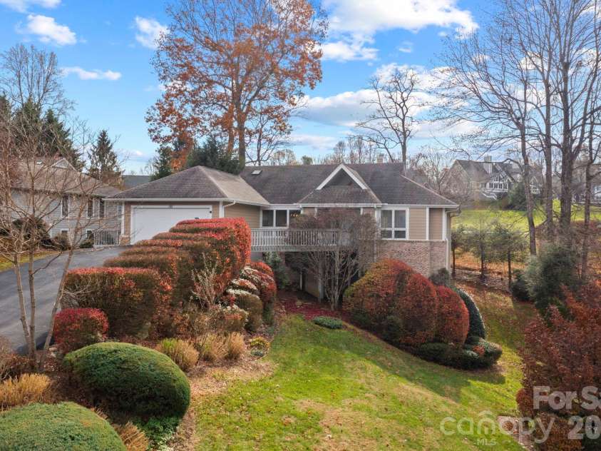 122 Broadmoor Drive, Flat Rock, NC 28731.  MLS# CAR4335067, YatesRealty ID 3821. 