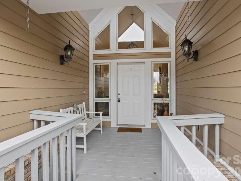 122 Broadmoor Drive, Flat Rock, NC 28731.  MLS# CAR4335067, YatesRealty ID 3821. 