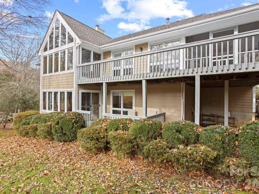 122 Broadmoor Drive, Flat Rock, NC 28731.  MLS# CAR4335067, YatesRealty ID 3821. 