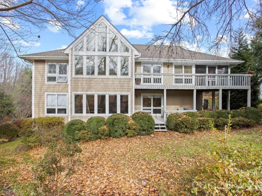 122 Broadmoor Drive, Flat Rock, NC 28731.  MLS# CAR4408079, YatesRealty ID 3821. 