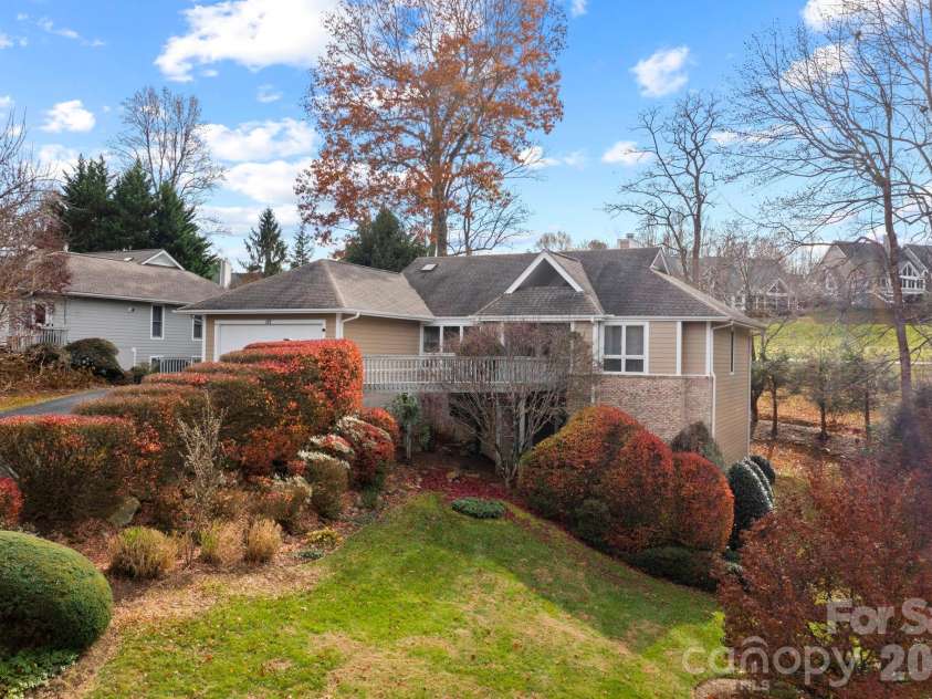 122 Broadmoor Drive, Flat Rock, NC 28731.  MLS# CAR4408079, YatesRealty ID 3821. 