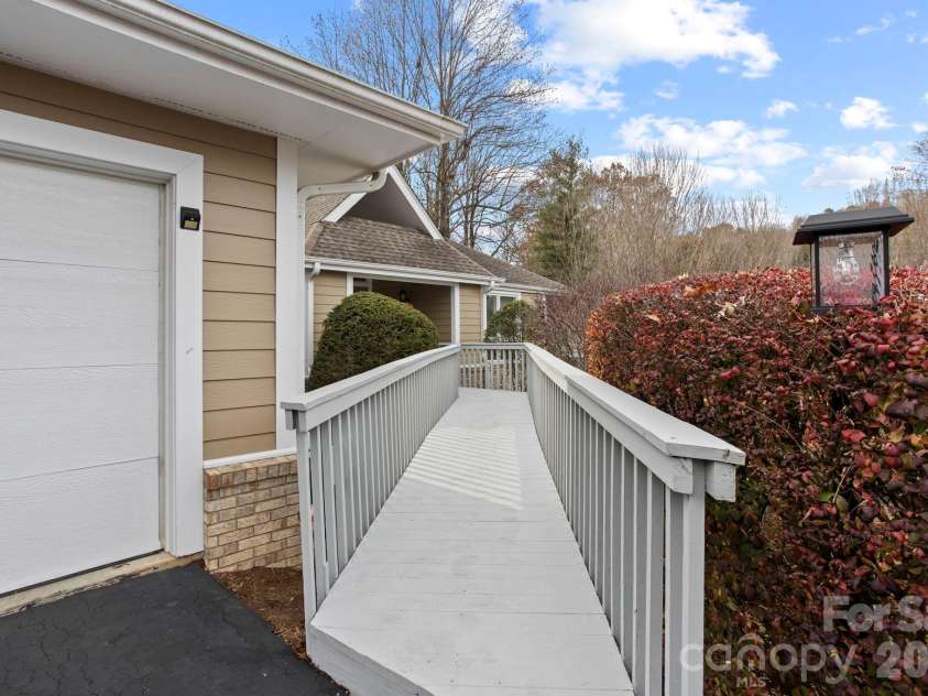 122 Broadmoor Drive, Flat Rock, NC 28731.  MLS# CAR4408079, YatesRealty ID 3821. 