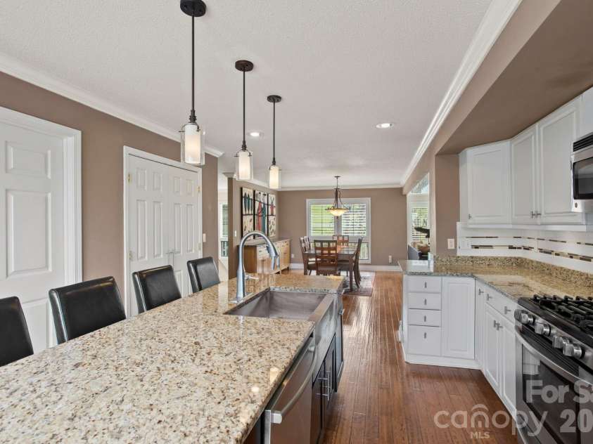122 Broadmoor Drive, Flat Rock, NC 28731.  MLS# CAR4408079, YatesRealty ID 3821. 