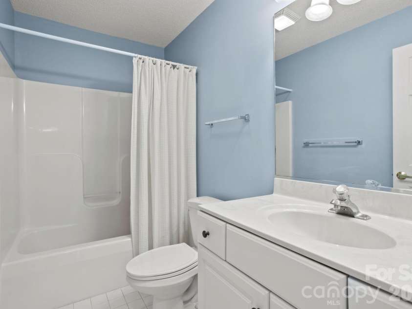 122 Broadmoor Drive, Flat Rock, NC 28731.  MLS# CAR4408079, YatesRealty ID 3821. 