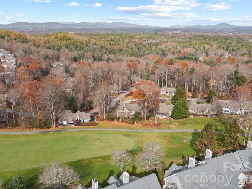 122 Broadmoor Drive, Flat Rock, NC 28731.  MLS# CAR4408079, YatesRealty ID 3821. 