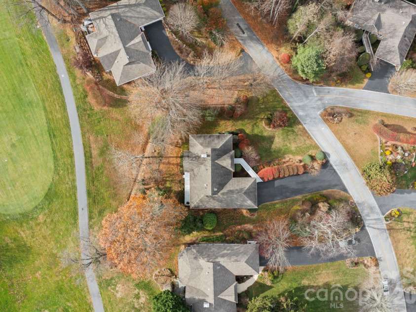 122 Broadmoor Drive, Flat Rock, NC 28731.  MLS# CAR4408079, YatesRealty ID 3821. 