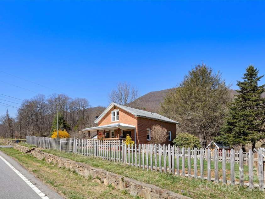 1383 Newfound Road, Leicester, NC 28748.  MLS# CAR4238537, YatesRealty ID 3821. 