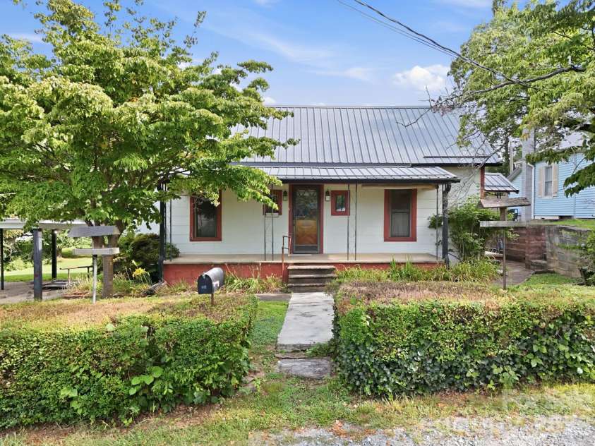 209 Virginia Avenue, Marion, NC 28752.  MLS# CAR4402750, YatesRealty ID 38210. 