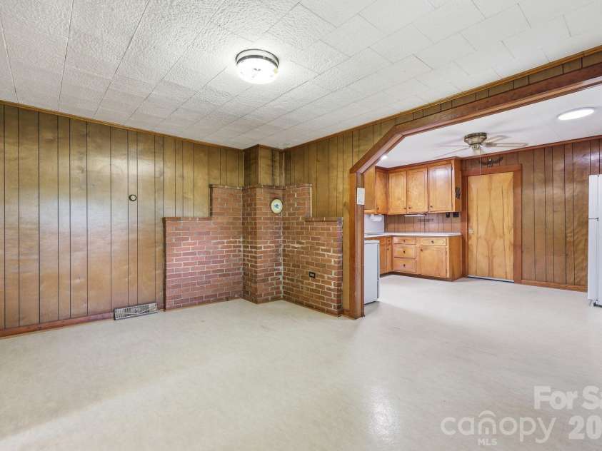 209 Virginia Avenue, Marion, NC 28752.  MLS# CAR4402750, YatesRealty ID 38210. 
