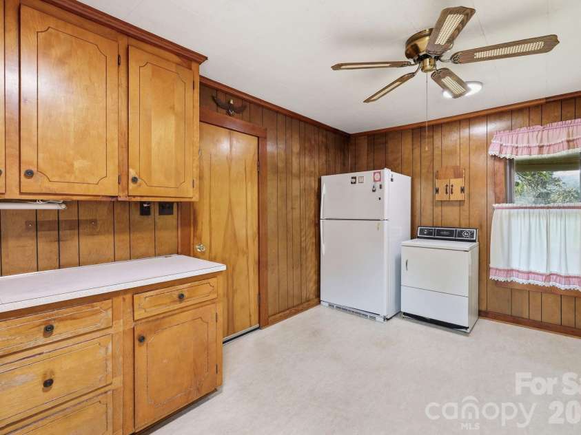 209 Virginia Avenue, Marion, NC 28752.  MLS# CAR4402750, YatesRealty ID 38210. 