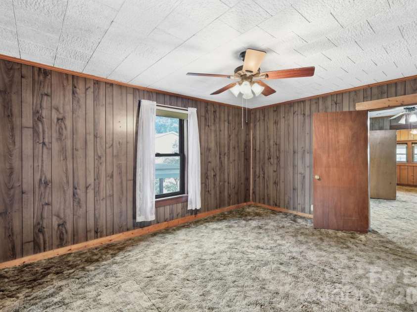 209 Virginia Avenue, Marion, NC 28752.  MLS# CAR4402750, YatesRealty ID 38210. 