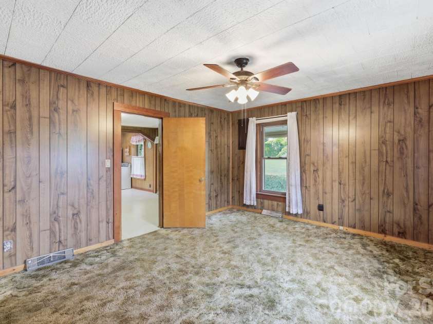209 Virginia Avenue, Marion, NC 28752.  MLS# CAR4402750, YatesRealty ID 38210. 