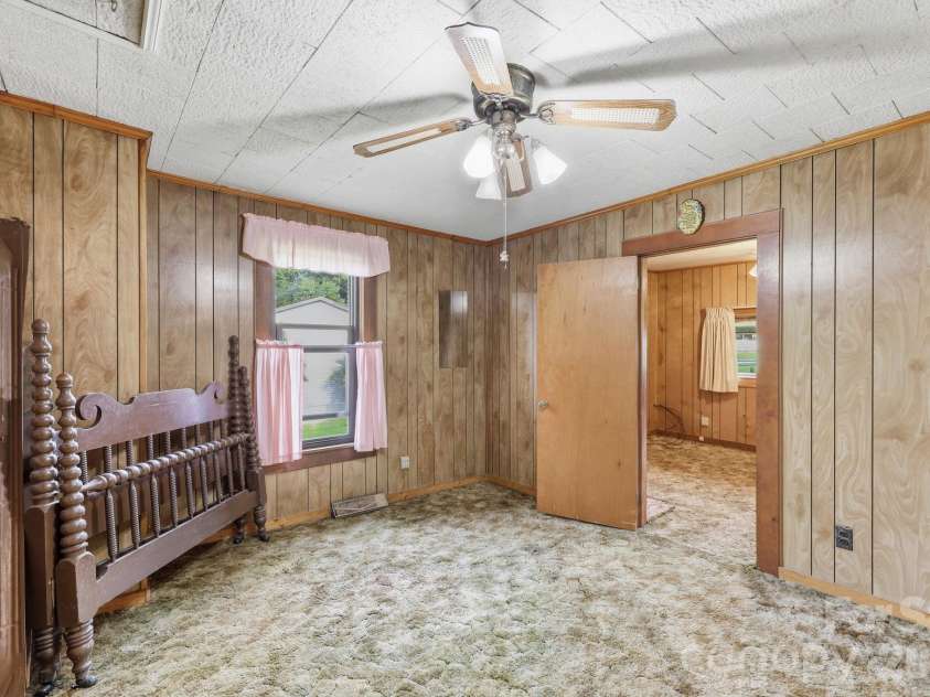 209 Virginia Avenue, Marion, NC 28752.  MLS# CAR4402750, YatesRealty ID 38210. 