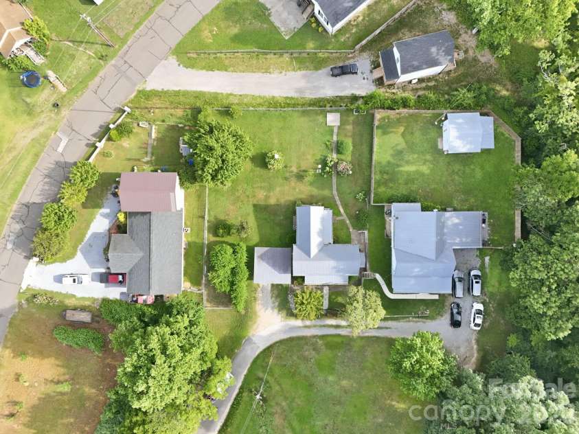 209 Virginia Avenue, Marion, NC 28752.  MLS# CAR4402750, YatesRealty ID 38210. 