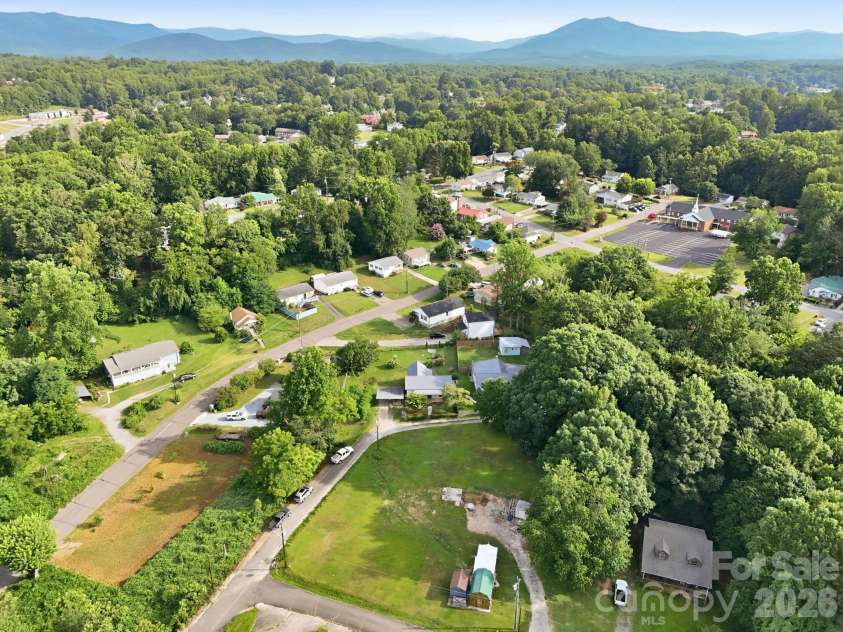 209 Virginia Avenue, Marion, NC 28752.  MLS# CAR4402750, YatesRealty ID 38210. 