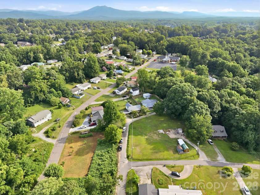 209 Virginia Avenue, Marion, NC 28752.  MLS# CAR4402750, YatesRealty ID 38210. 