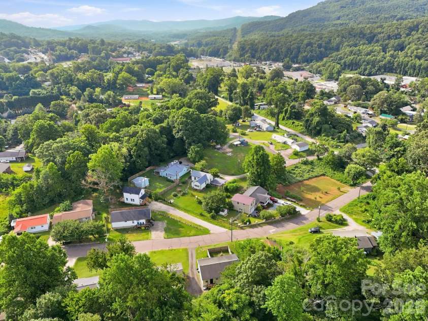 209 Virginia Avenue, Marion, NC 28752.  MLS# CAR4402750, YatesRealty ID 38210. 