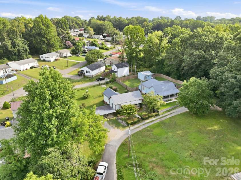209 Virginia Avenue, Marion, NC 28752.  MLS# CAR4402750, YatesRealty ID 38210. 