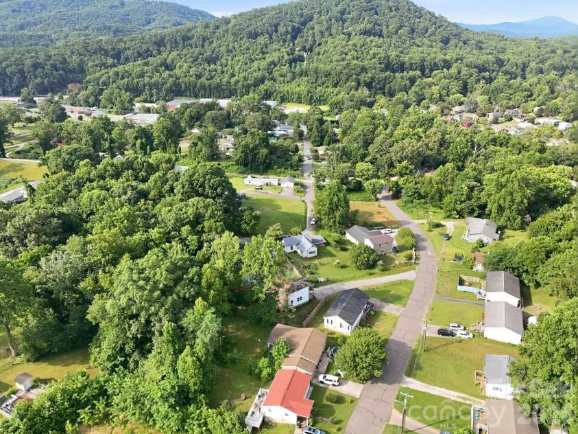 209 Virginia Avenue, Marion, NC 28752.  MLS# CAR4402750, YatesRealty ID 38210. 