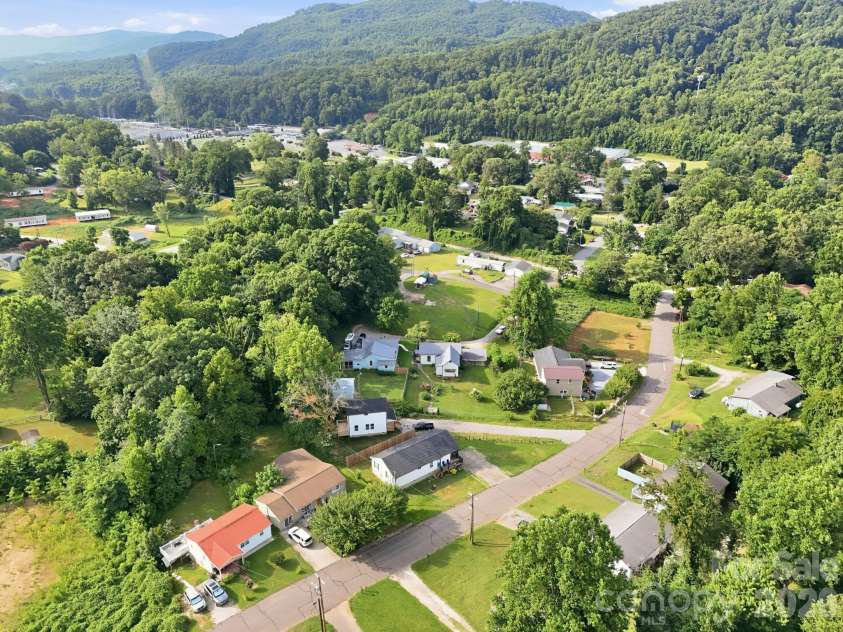 209 Virginia Avenue, Marion, NC 28752.  MLS# CAR4402750, YatesRealty ID 38210. 