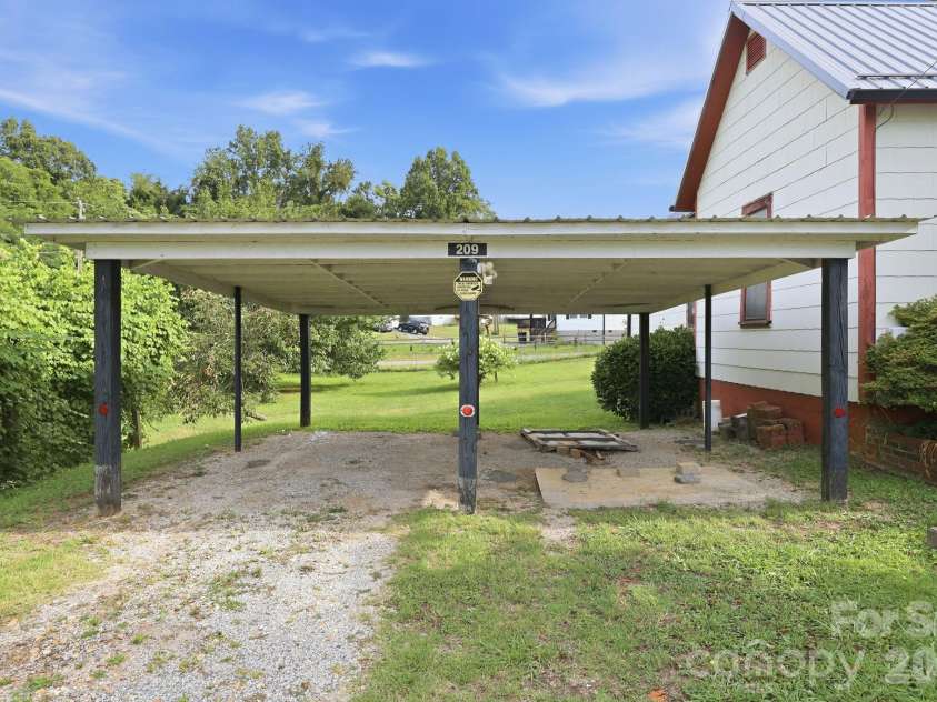 209 Virginia Avenue, Marion, NC 28752.  MLS# CAR4402750, YatesRealty ID 38210. 