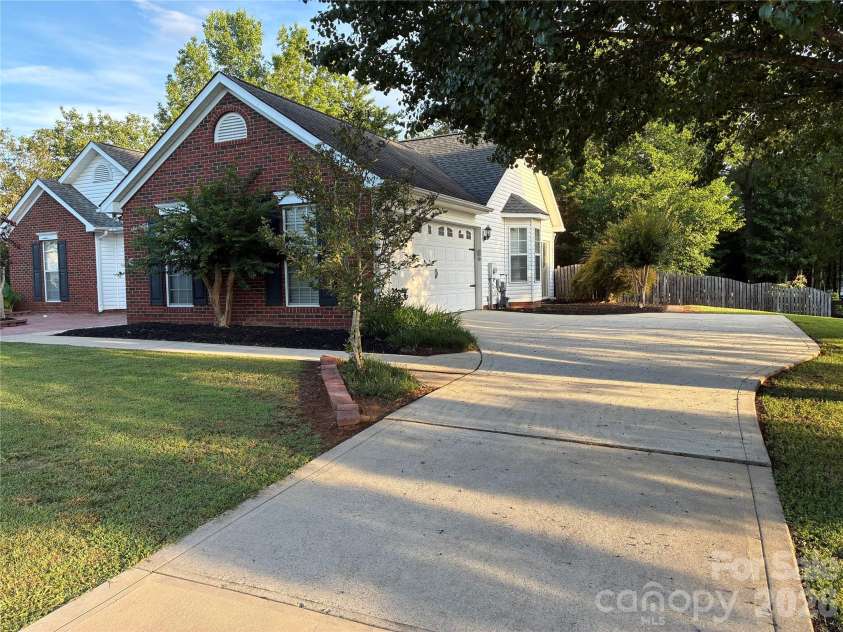 2332 Ivy Run Drive, Indian Trail, NC 28079.  MLS# CAR4402711, YatesRealty ID 38211. 