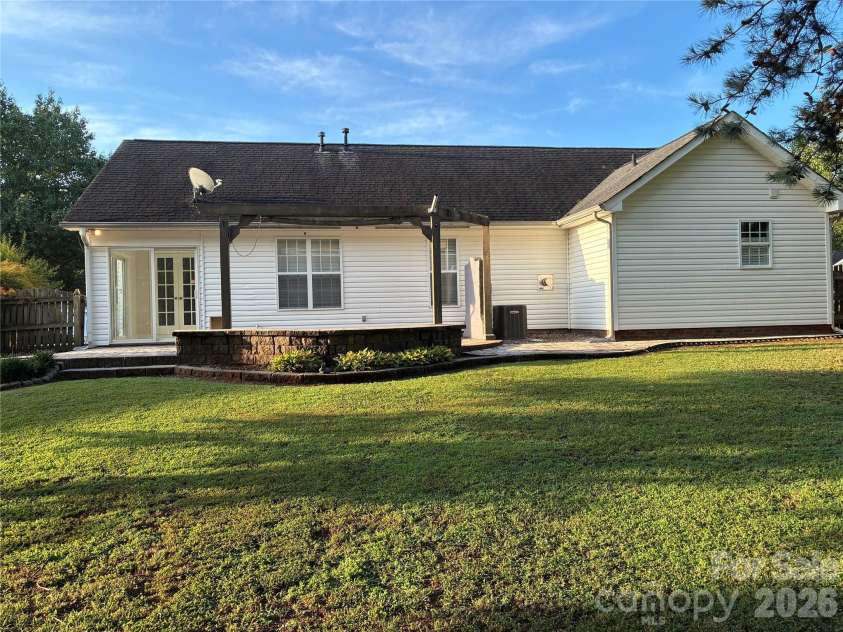 2332 Ivy Run Drive, Indian Trail, NC 28079.  MLS# CAR4402711, YatesRealty ID 38211. 
