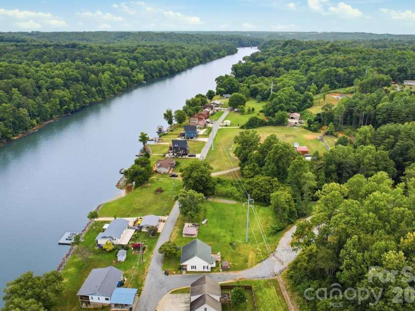 302 Catawba Avenue, Hickory, NC 28601.  MLS# CAR4404145, YatesRealty ID 38215. 