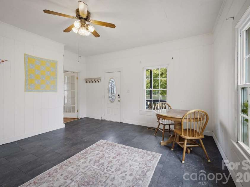 302 Catawba Avenue, Hickory, NC 28601.  MLS# CAR4404145, YatesRealty ID 38215. 