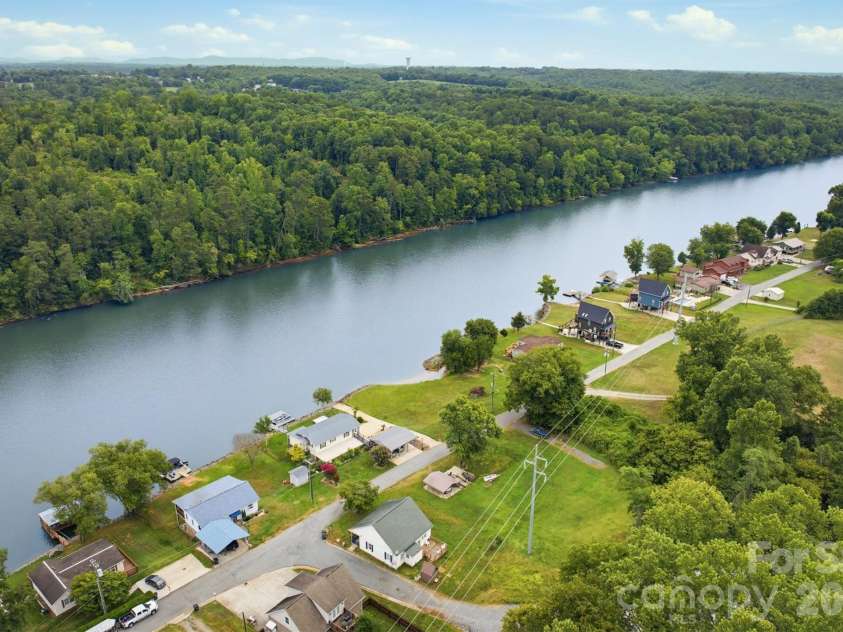 302 Catawba Avenue, Hickory, NC 28601.  MLS# CAR4404145, YatesRealty ID 38215. 