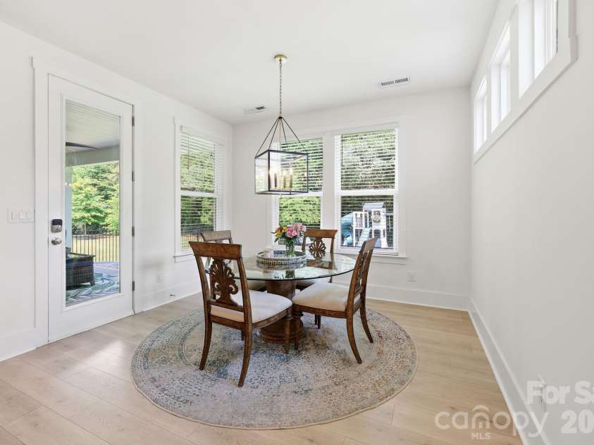 15316 Ravenall Drive, Huntersville, NC 28078.  MLS# CAR4390726, YatesRealty ID 38216. Breakfast area