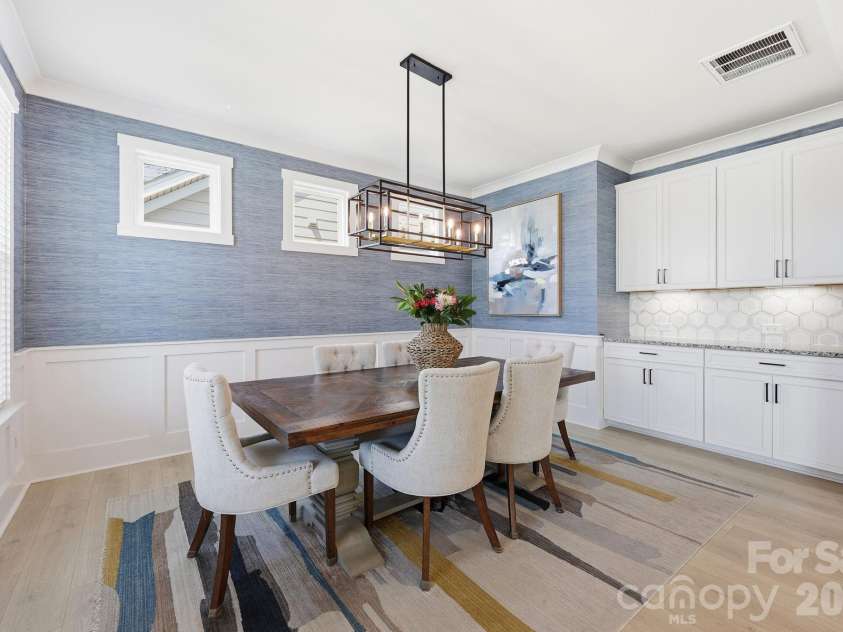 15316 Ravenall Drive, Huntersville, NC 28078.  MLS# CAR4390726, YatesRealty ID 38216. Elegant dining room