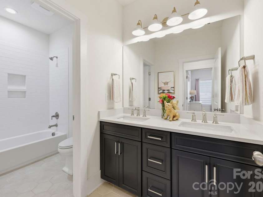 15316 Ravenall Drive, Huntersville, NC 28078.  MLS# CAR4390726, YatesRealty ID 38216. Third full bathroom