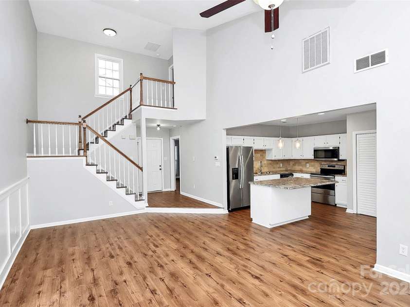 9449 Kings Falls Drive, Charlotte, NC 28210.  MLS# CAR4329591, YatesRealty ID 3822. 