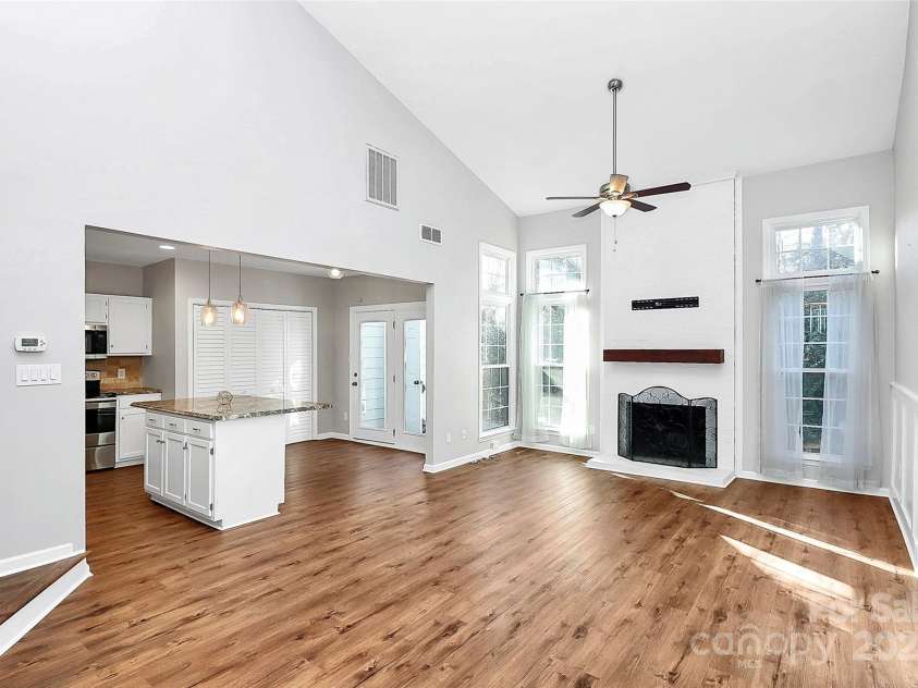 9449 Kings Falls Drive, Charlotte, NC 28210.  MLS# CAR4329591, YatesRealty ID 3822. 