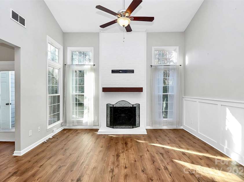 9449 Kings Falls Drive, Charlotte, NC 28210.  MLS# CAR4329591, YatesRealty ID 3822. 