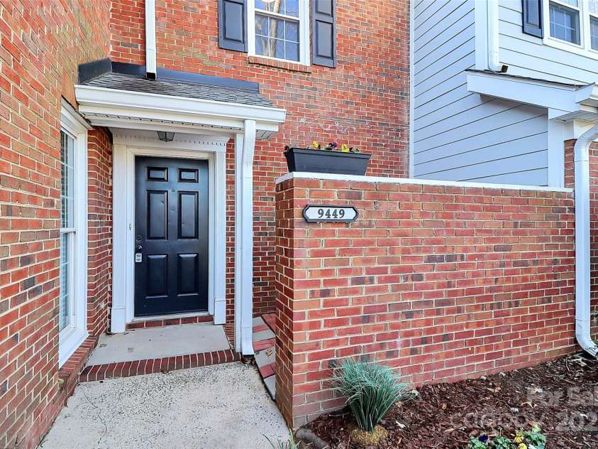 9449 Kings Falls Drive, Charlotte, NC 28210.  MLS# CAR4329591, YatesRealty ID 3822. 