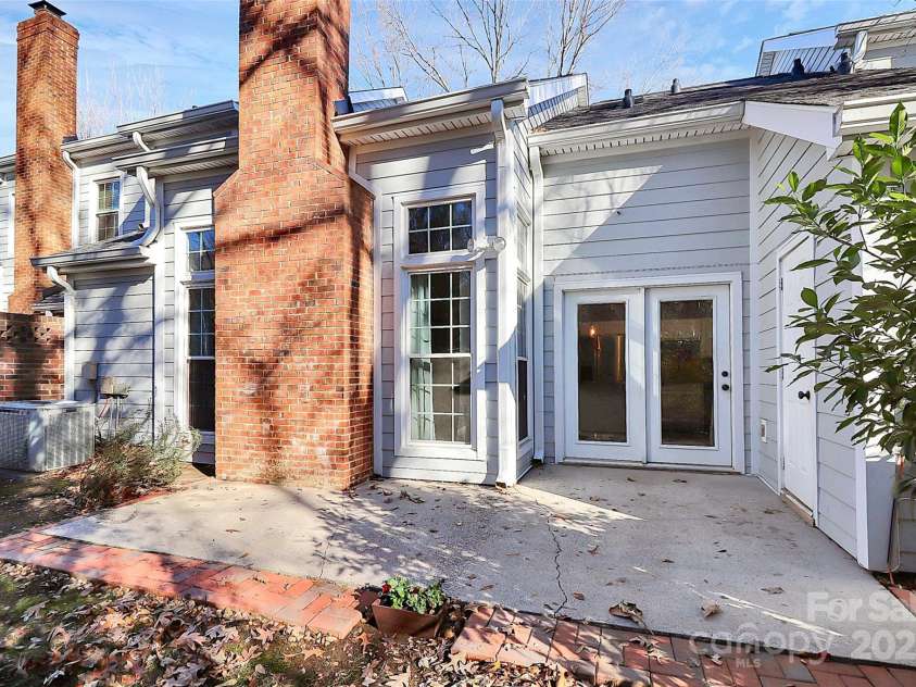 9449 Kings Falls Drive, Charlotte, NC 28210.  MLS# CAR4329591, YatesRealty ID 3822. 