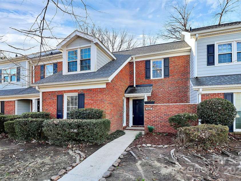 9449 Kings Falls Drive, Charlotte, NC 28210.  MLS# CAR4329591, YatesRealty ID 3822. 