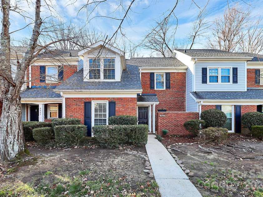 9449 Kings Falls Drive, Charlotte, NC 28210.  MLS# CAR4329591, YatesRealty ID 3822. 