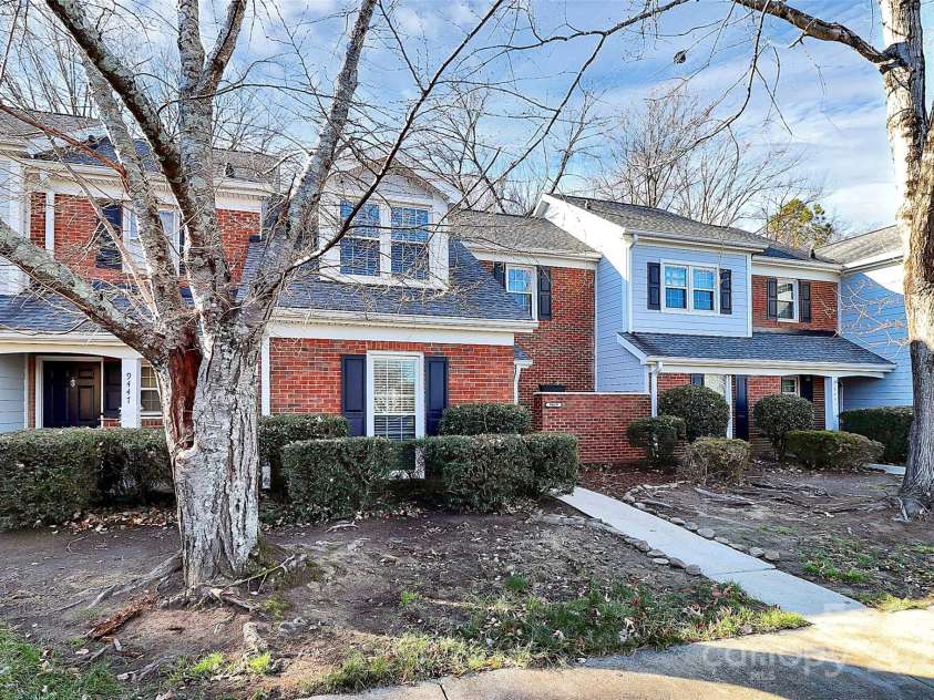 9449 Kings Falls Drive, Charlotte, NC 28210.  MLS# CAR4329591, YatesRealty ID 3822. 