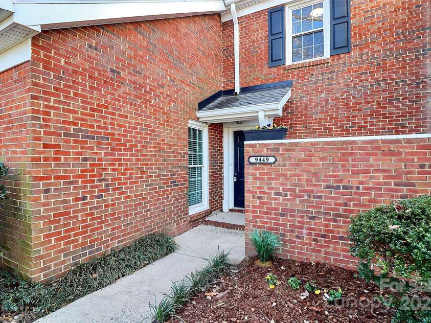9449 Kings Falls Drive, Charlotte, NC 28210.  MLS# CAR4329591, YatesRealty ID 3822. 